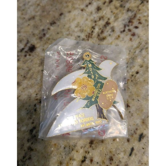 Vintage Lions Club Pin MD19 1981 BC Canada Washington Idaho Atlanta Dove Peace - Picture 11 of 11